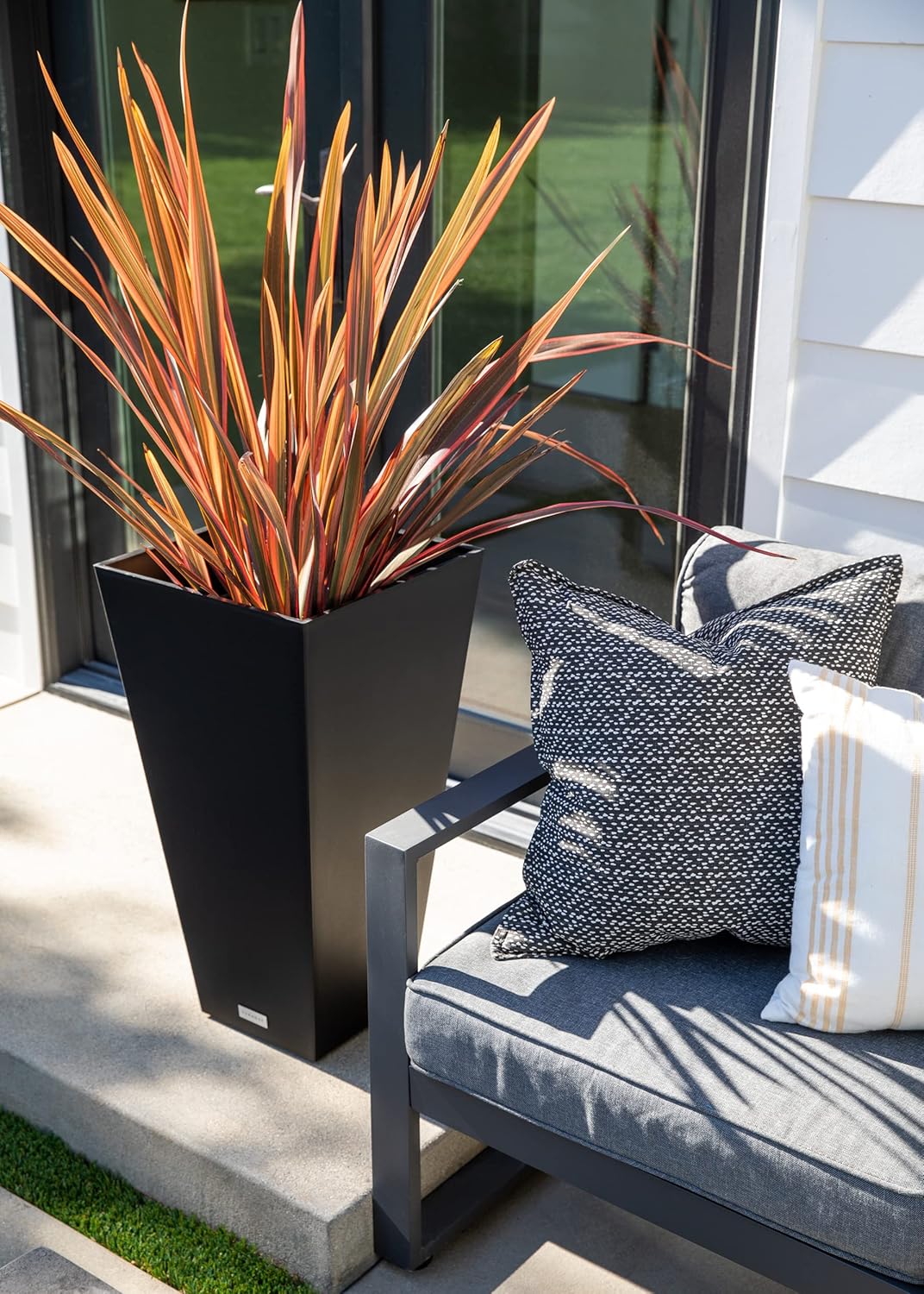 Veradek V-Resin Indoor/Outdoor Taper Planter, Set of 2 (30 inch, Black) - Image 8